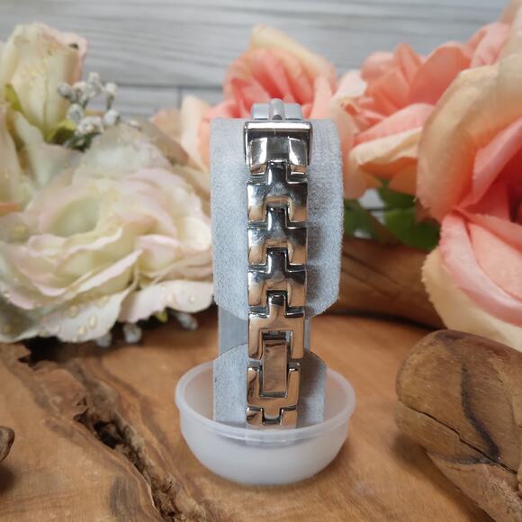 Vintage Rumours Quartz 22mm Watch 90s Y2K Silver Gold 2 Tone Ladies 6.5" - Picture 3 of 10